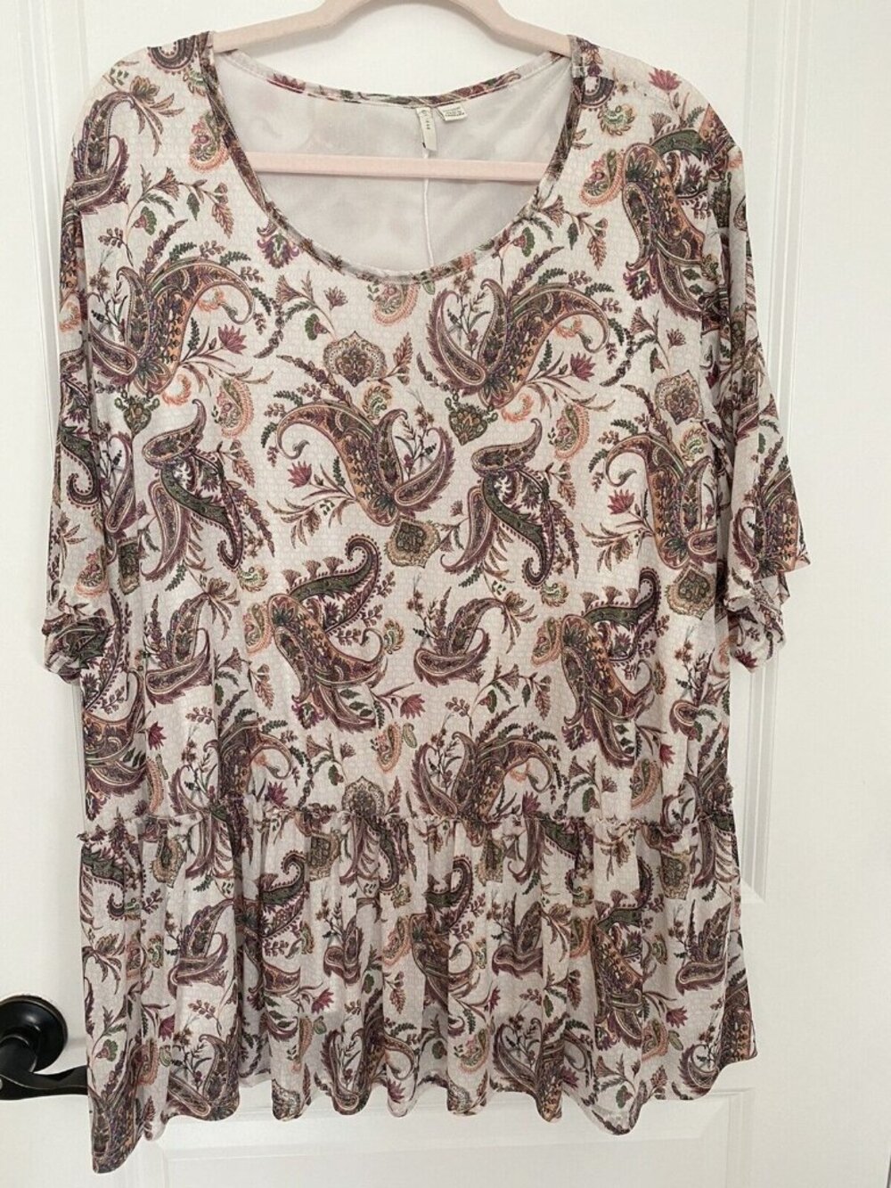 Est. 1946 Peplum Overlay Top-Size 26/28-Paisley Floral